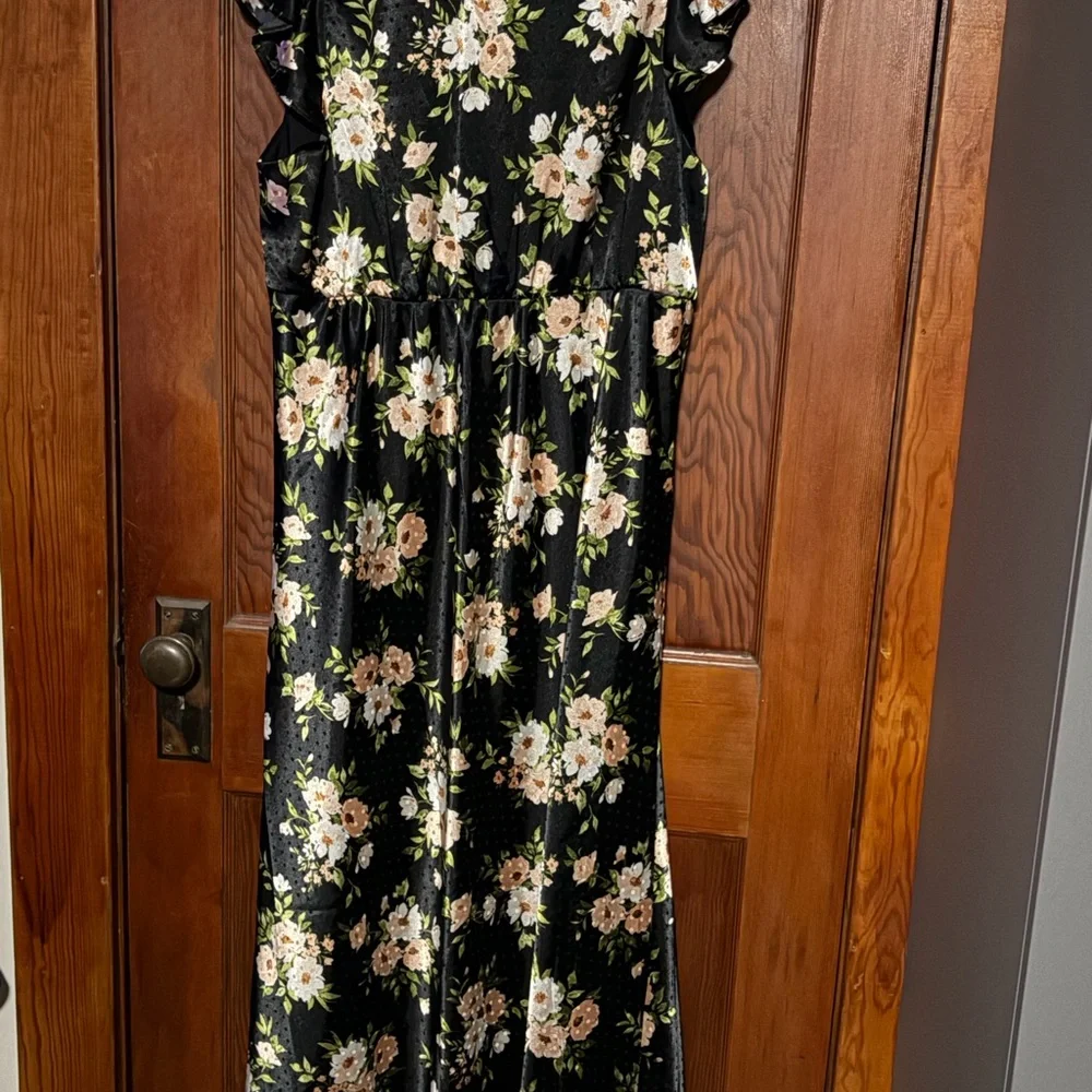 Old Navy Flutter Sleeve Floral Satin Maxi Dress - Picture 3 of 6